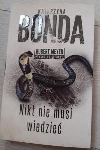 Katarzyna Bonda "Nikt nie musi wiedzieć" Outlet