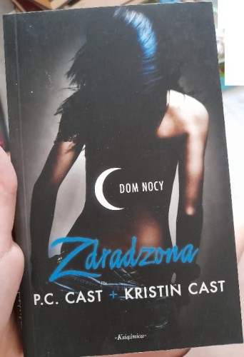 zdradzona_1.jpg