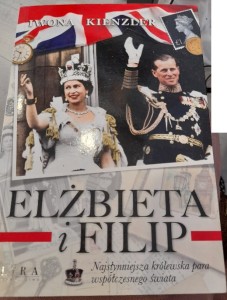 Iwona Kienzler "Elżbieta i Filip. Najsłynniejsza królewska para współczesnego świata" używane